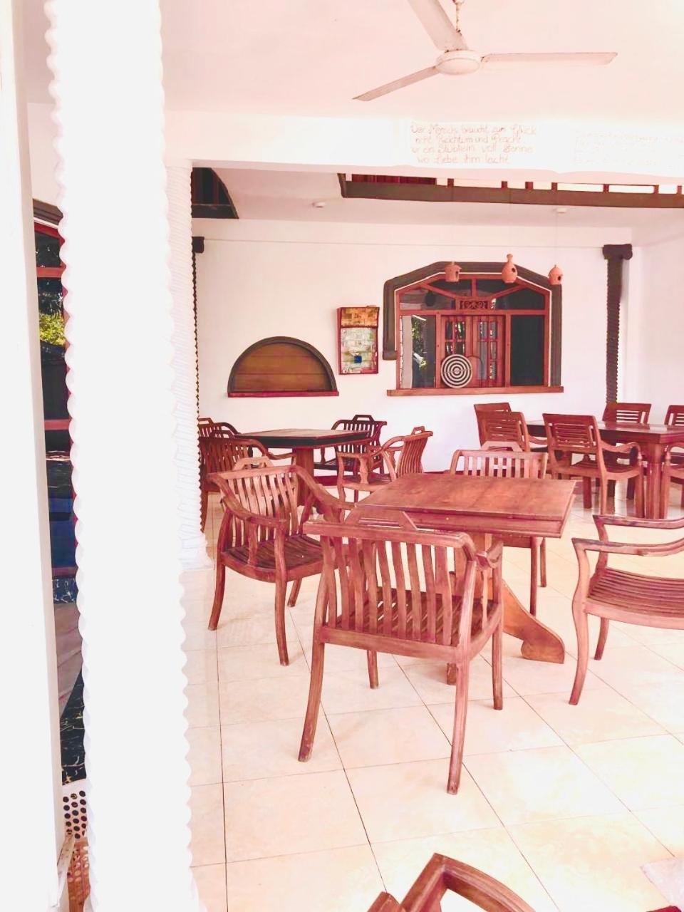 Castle Bay Resort Weligama Exteriör bild